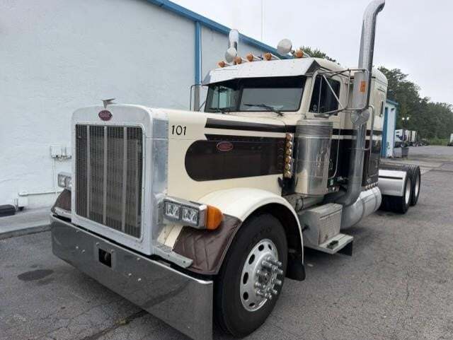 2001 PETERBILT 379 in Griffin, GA