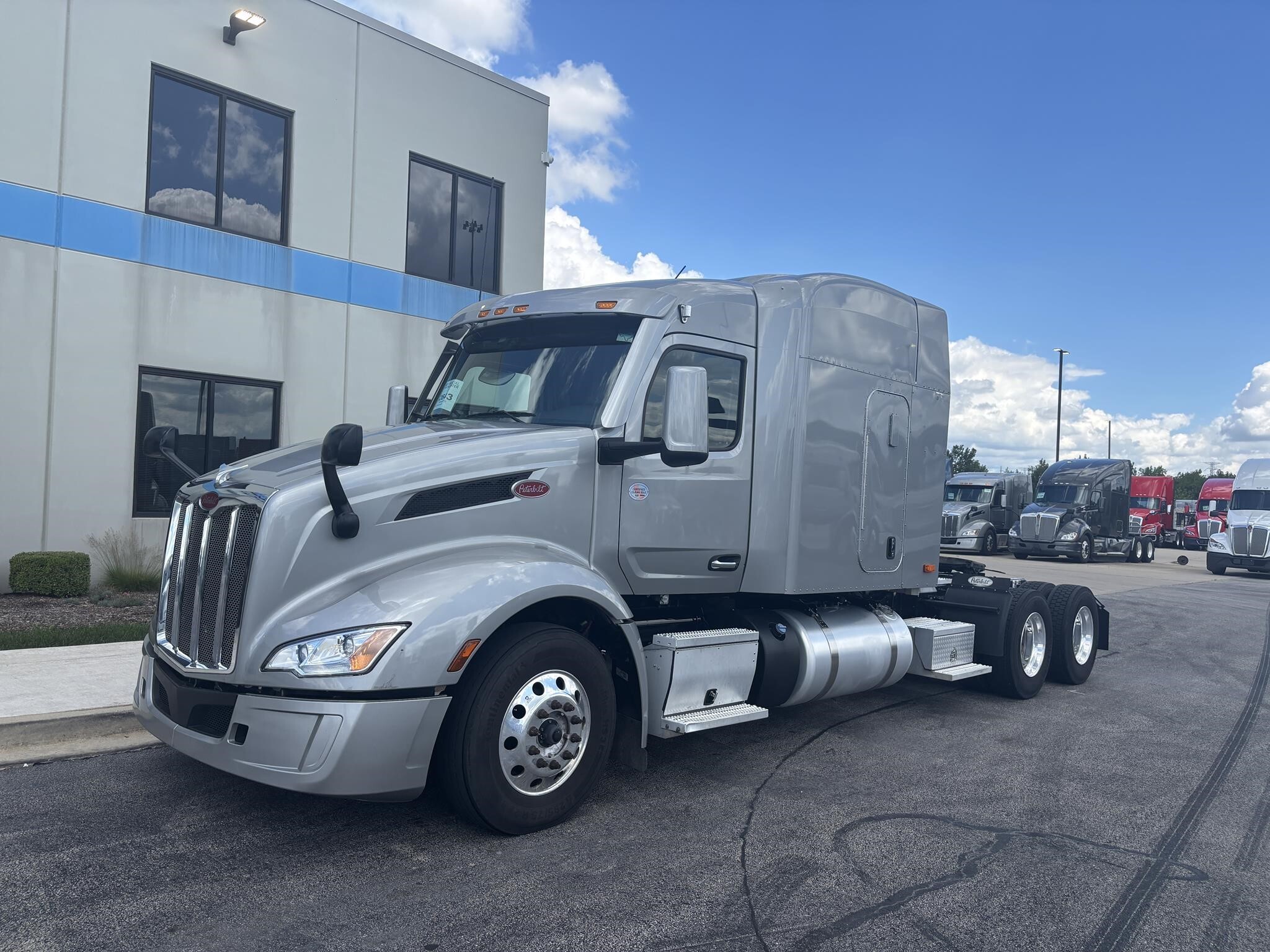 2025 PETERBILT 579 in Minooka, IL