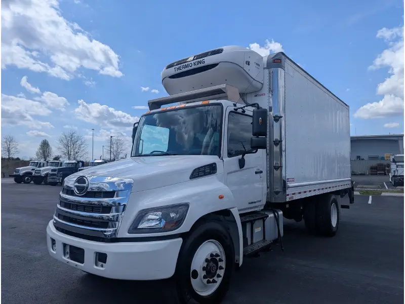 2017 HINO 268A