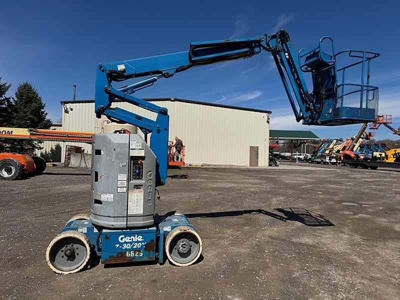 2004 GENIE Z30/20N in East Bethany, NY