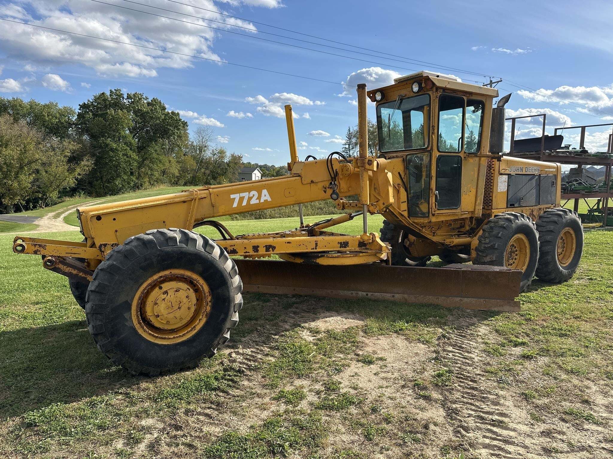 1984 DEERE 772A in Hillsboro, WI
