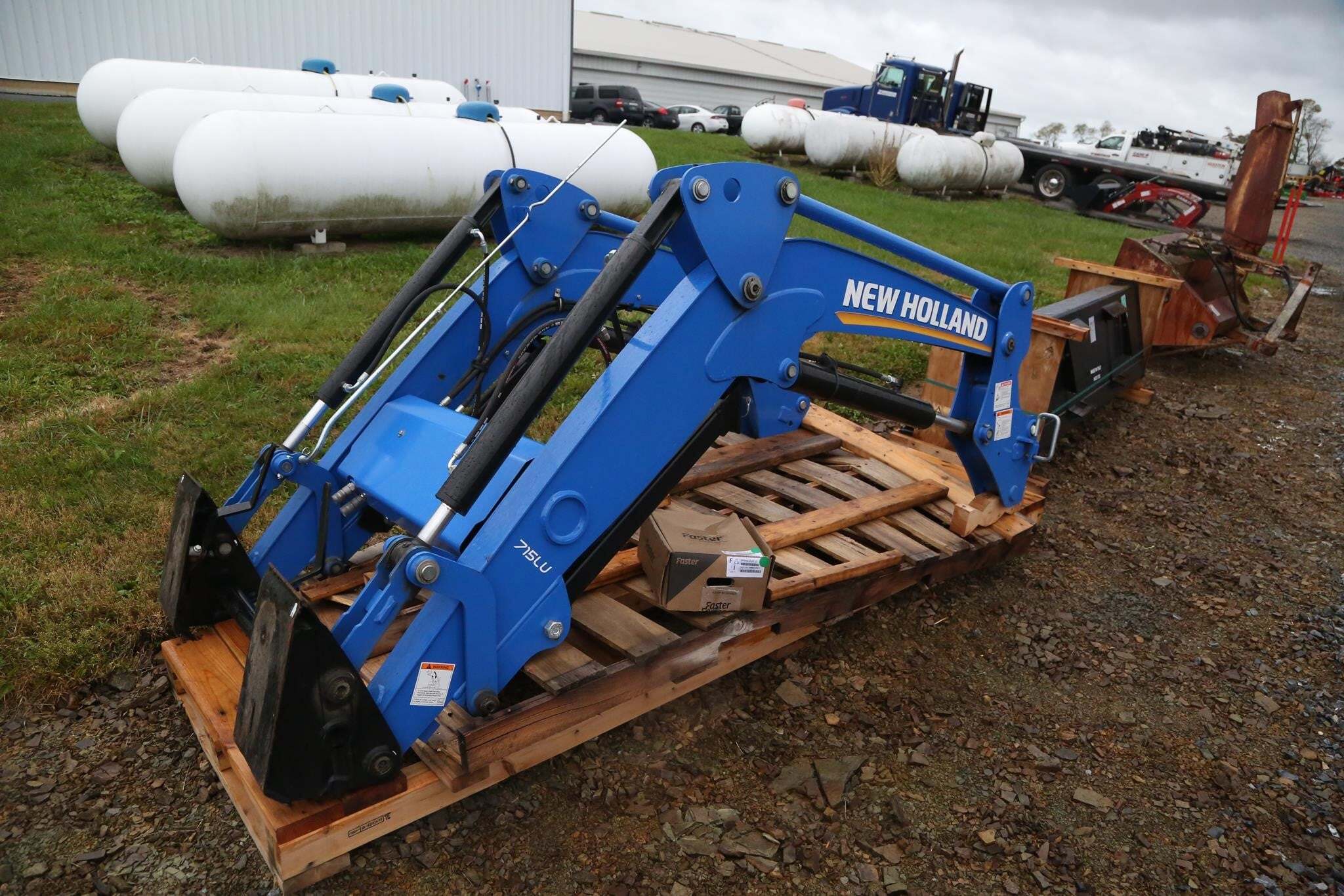 2021 NEW HOLLAND 715LU in Bethel, PA