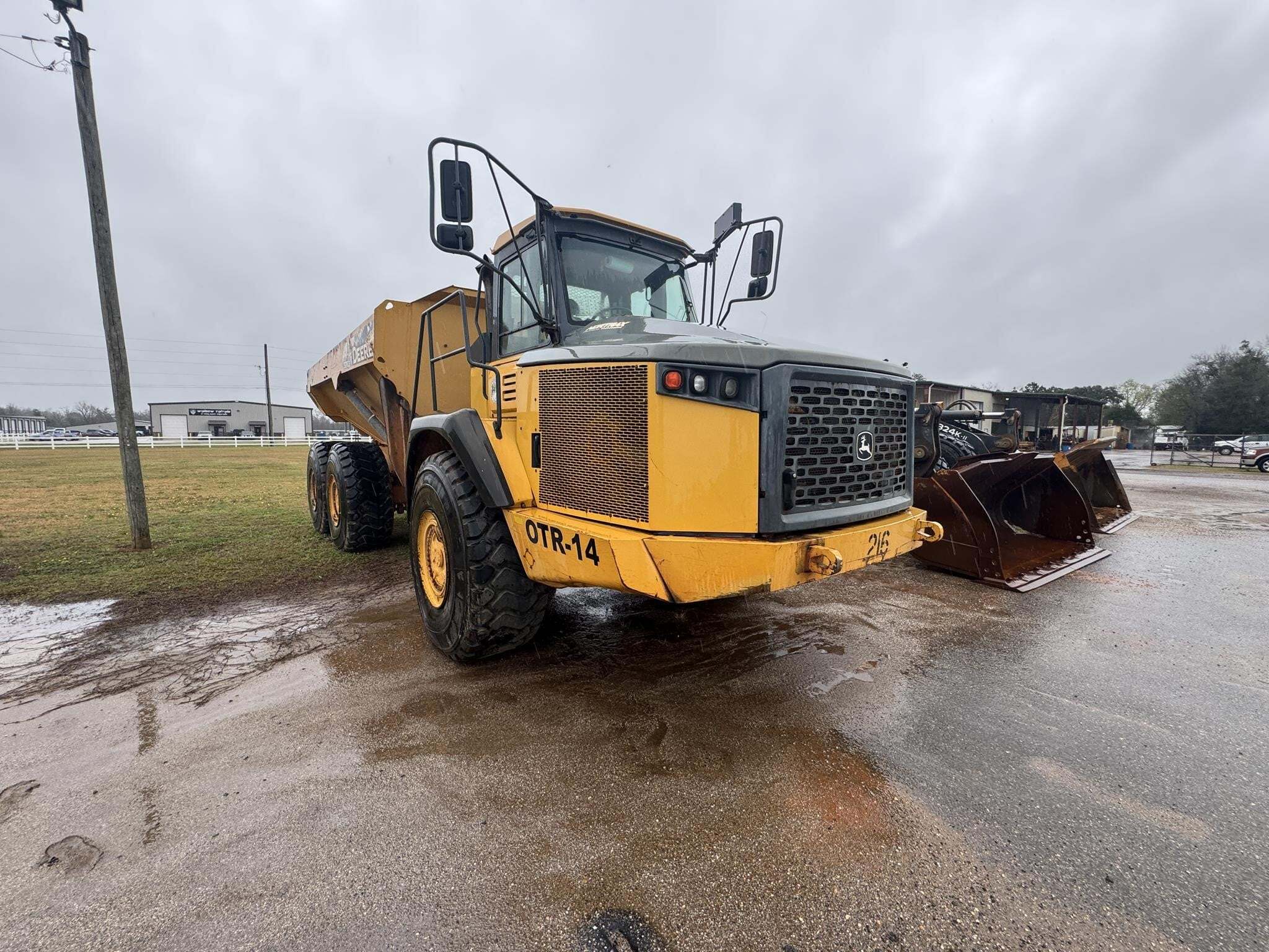 2012 DEERE 370E in Montrose, AL