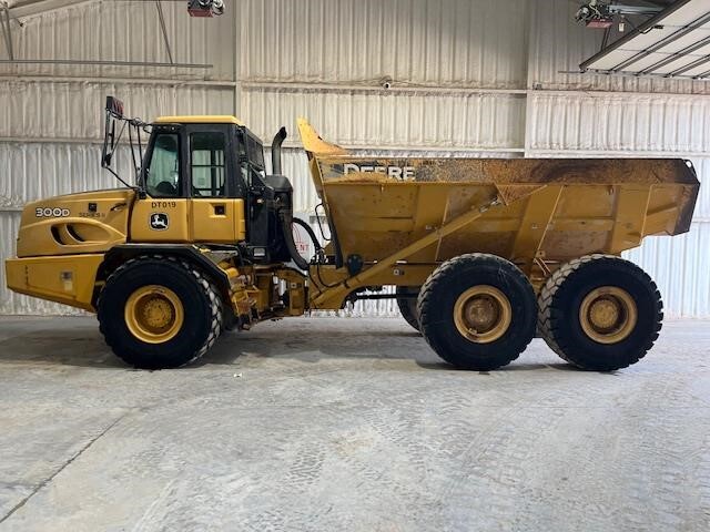 2012 DEERE 300D II in Van Alstyne, TX