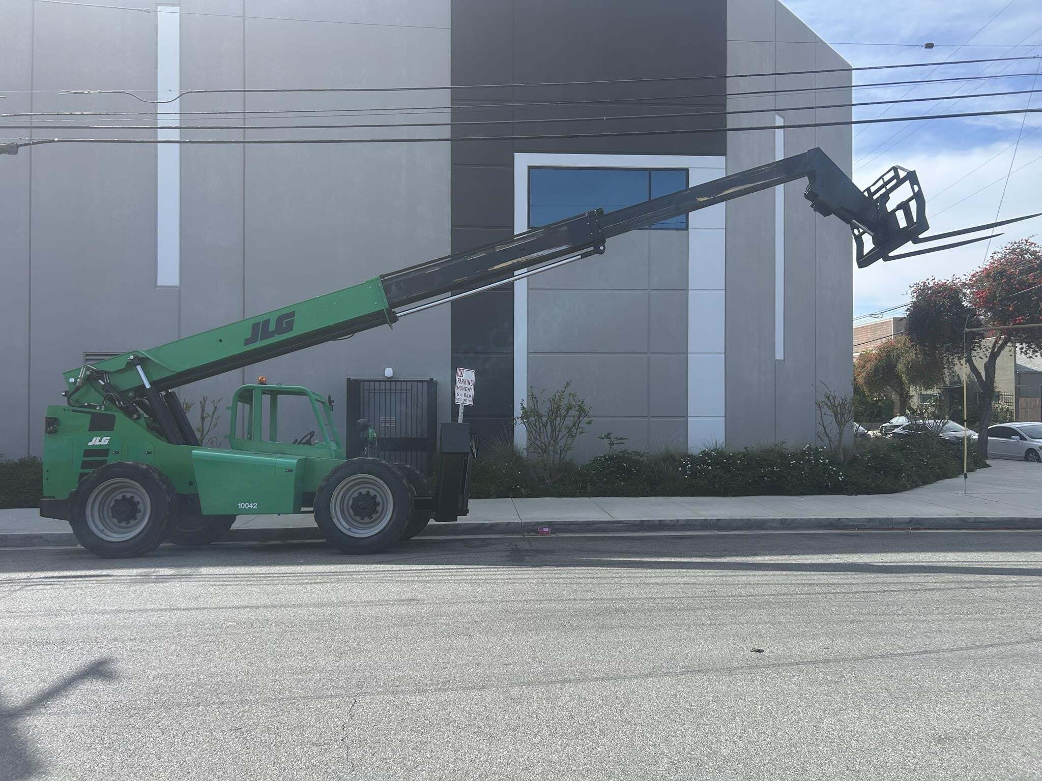 2016 SKY TRAK 10042 in Palos Verdes Peninsula, CA