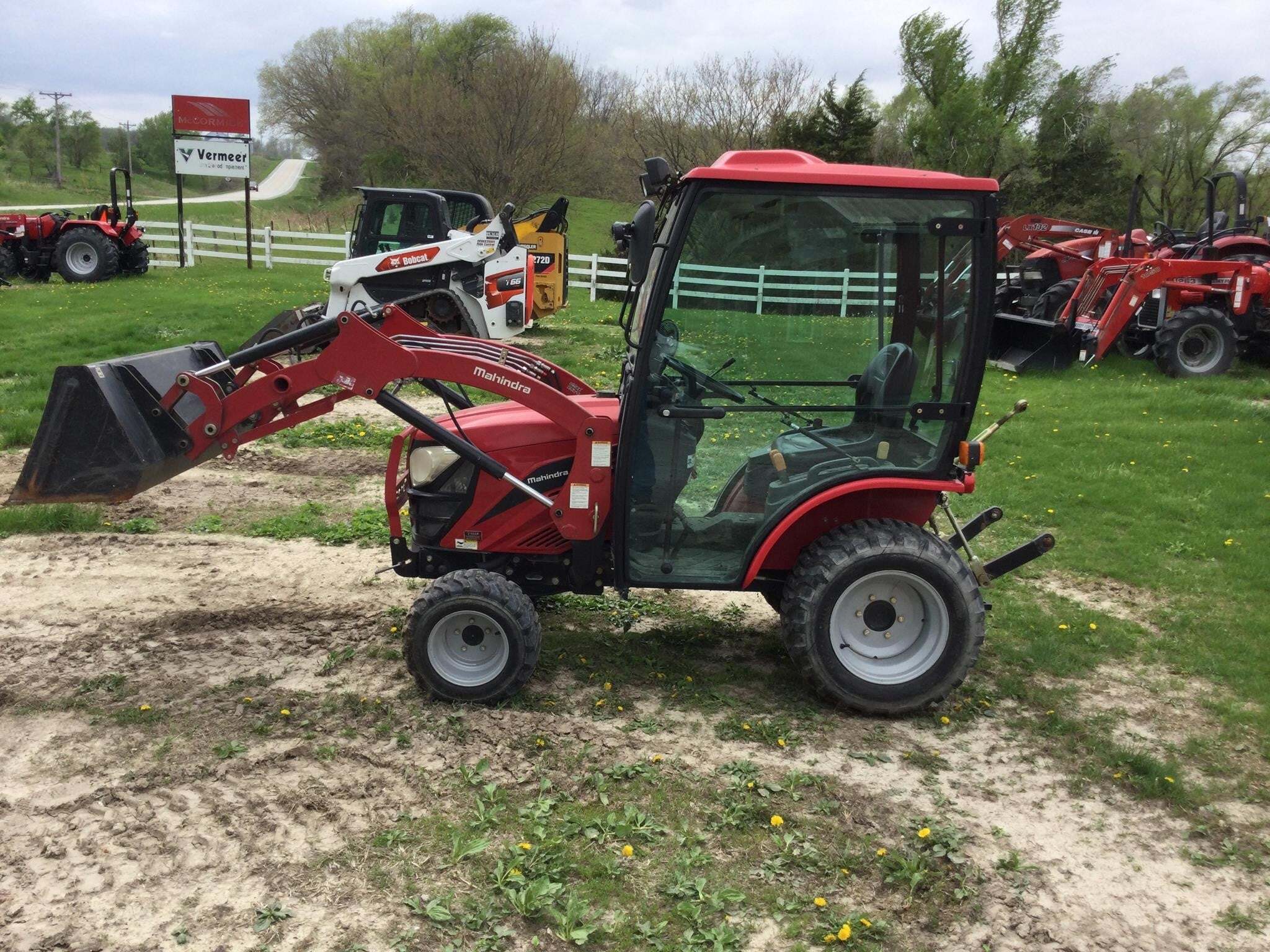2016 MAHINDRA EMAX 25 HST in Williamsburg, IA