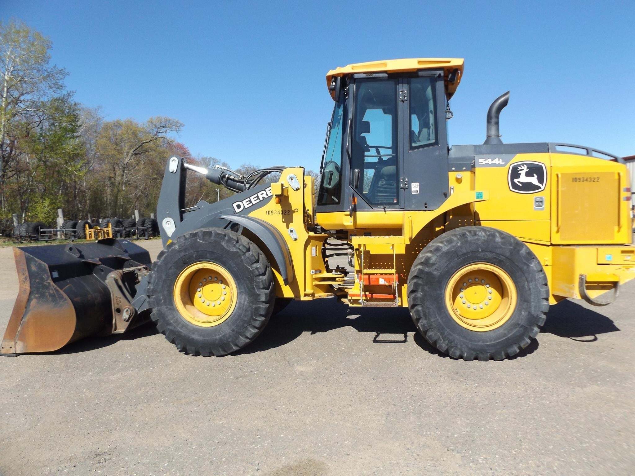 2019 DEERE 544L in Harris, MN