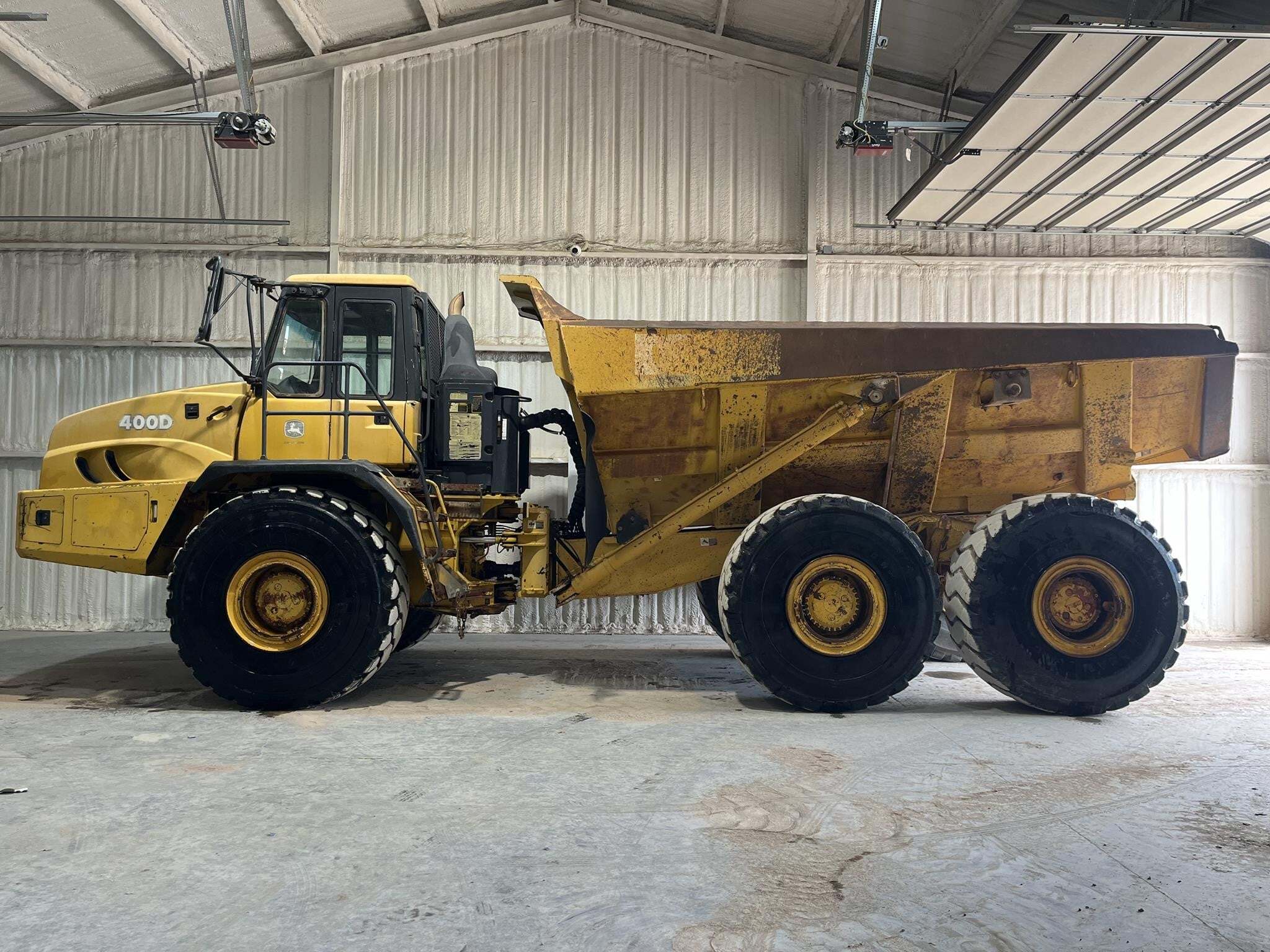 2004 DEERE 400D in Van Alstyne, TX