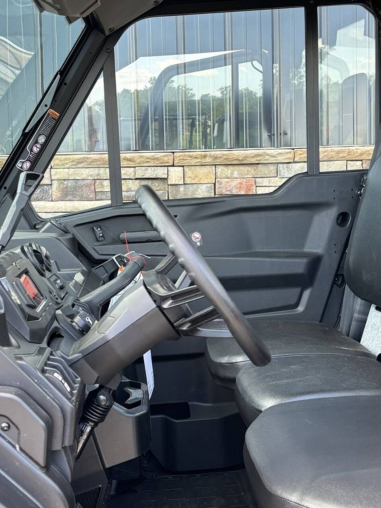 A photo of this 2026 Can-Am Defender DPS CAB HD10