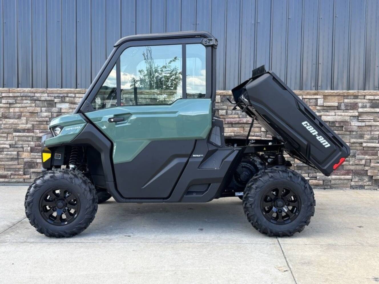 A photo of this 2026 Can-Am Defender DPS CAB HD10