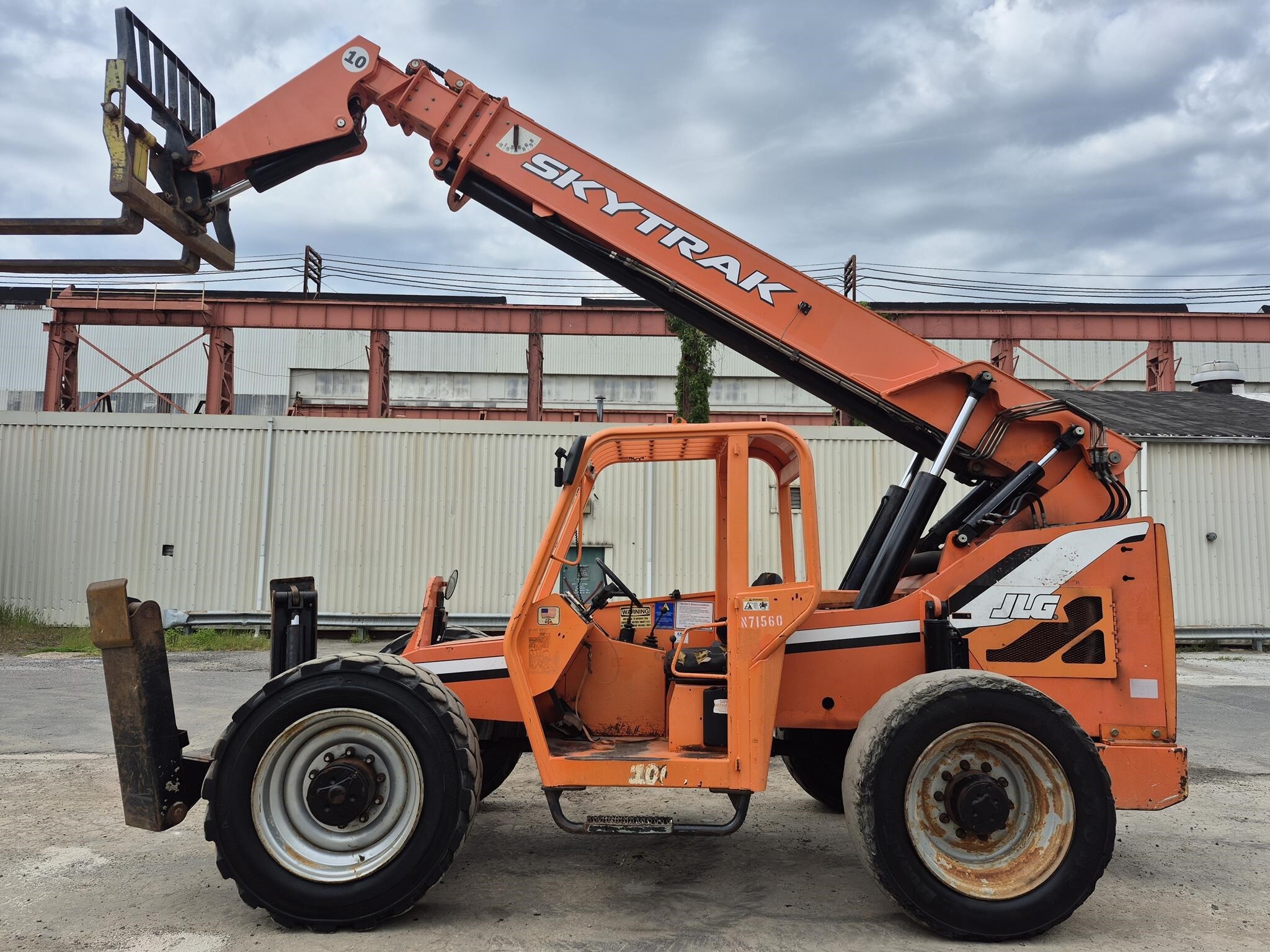 2011 SKY TRAK 10054 in Essington, PA
