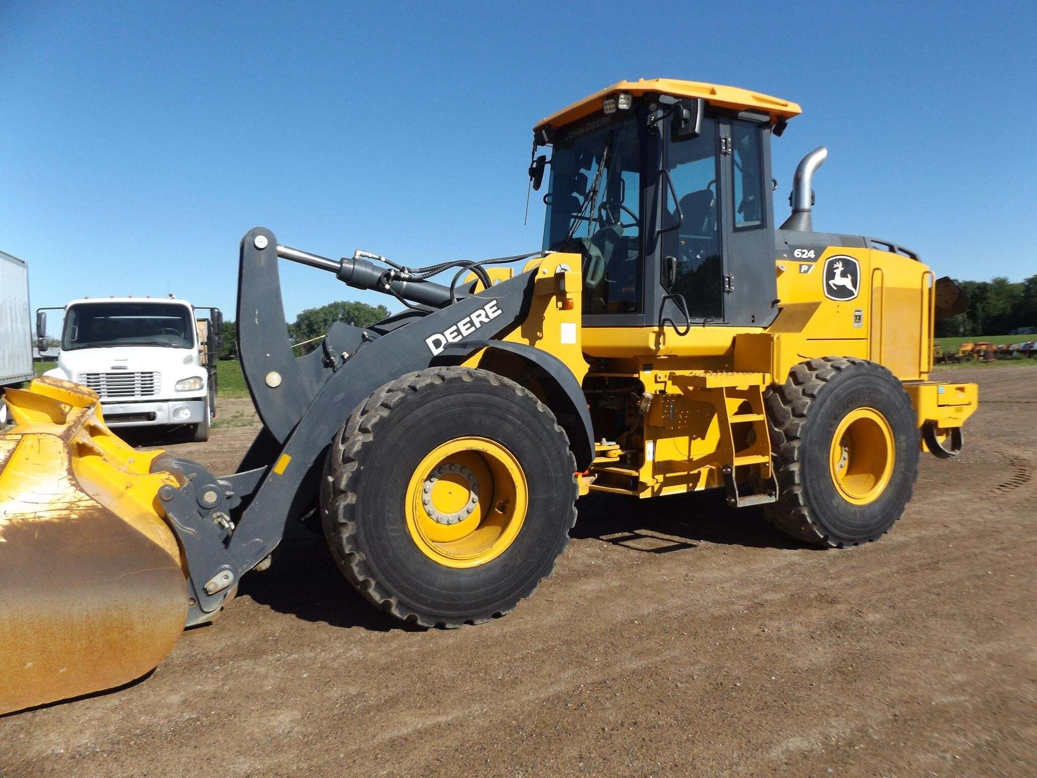 2022 DEERE 624 P-TIER in Harris, MN