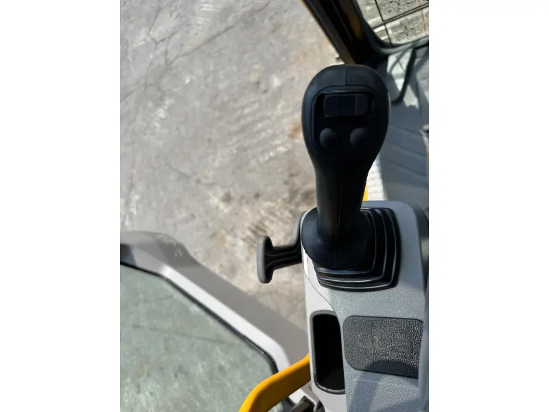 2025 JCB 220X