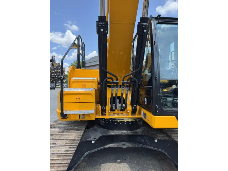 2025 JCB 220X