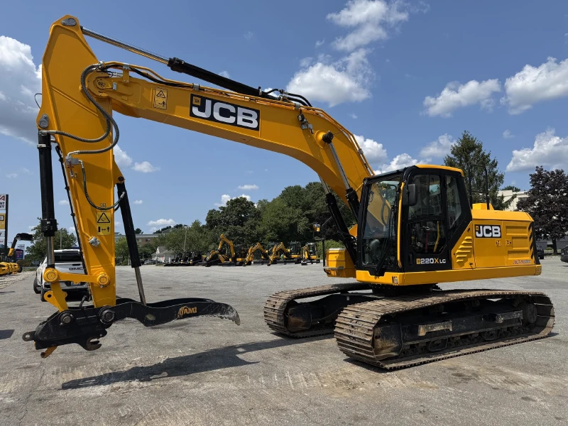 2025 JCB 220X