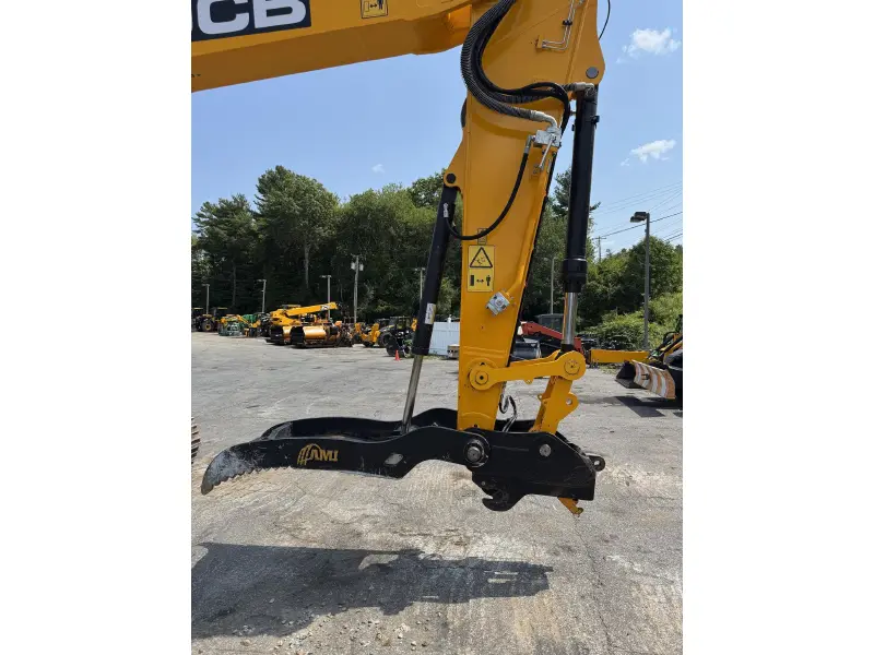 2025 JCB 220X