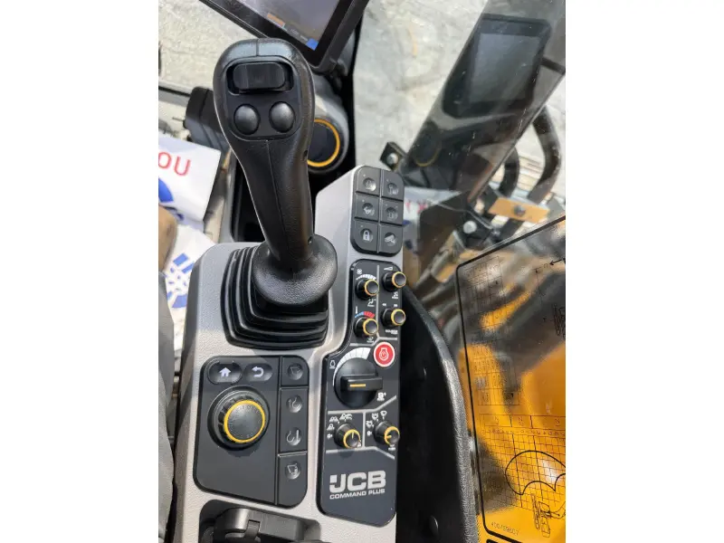 2025 JCB 220X