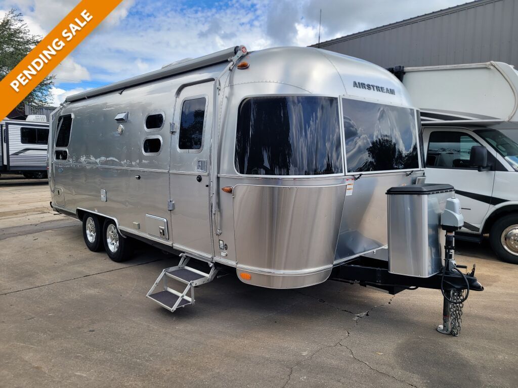 2017 Airstream Flying Cloud M-25 TWIN in winter garden FL