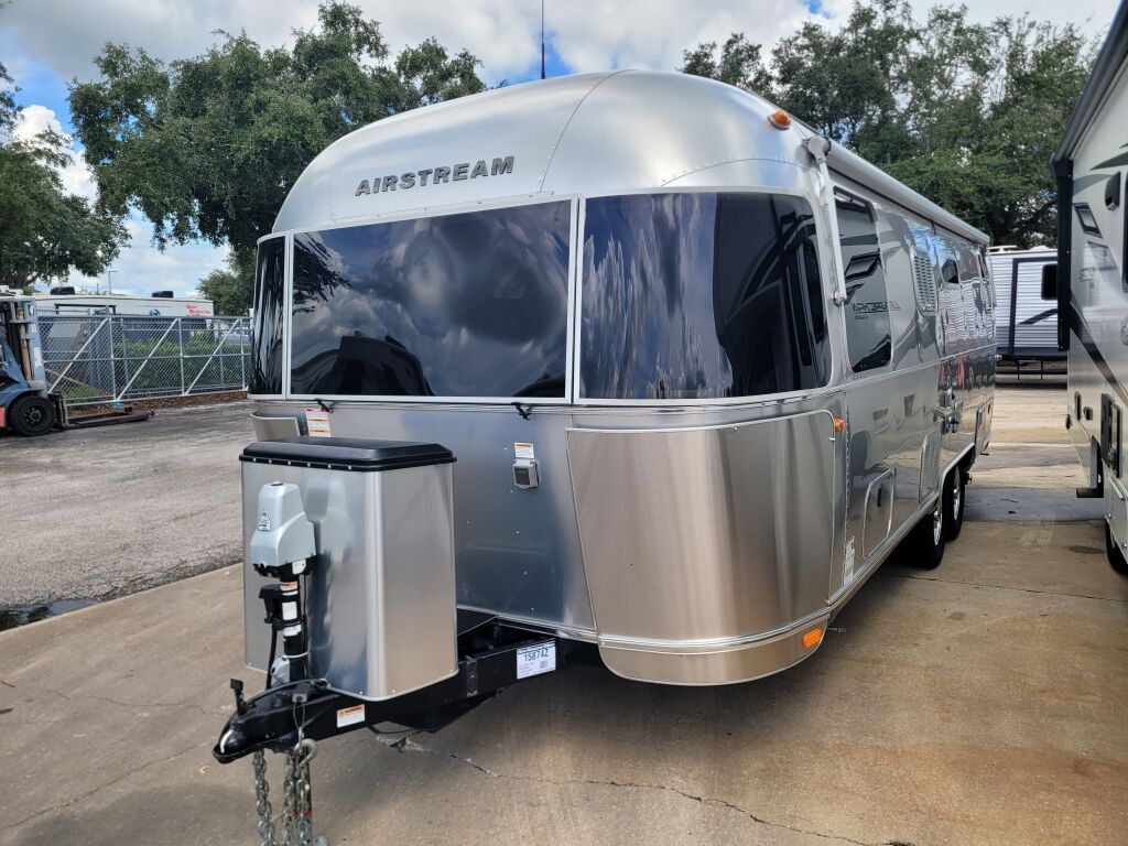 2017 Airstream Flying Cloud M-25 TWIN in winter garden FL