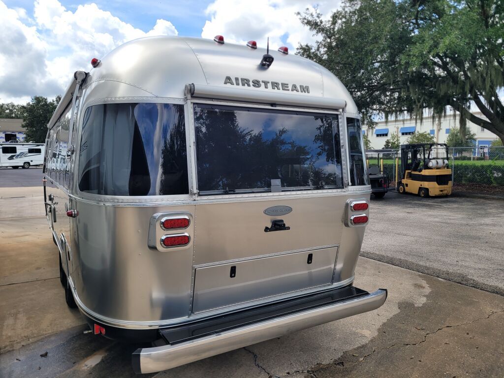 2017 Airstream Flying Cloud M-25 TWIN in winter garden FL