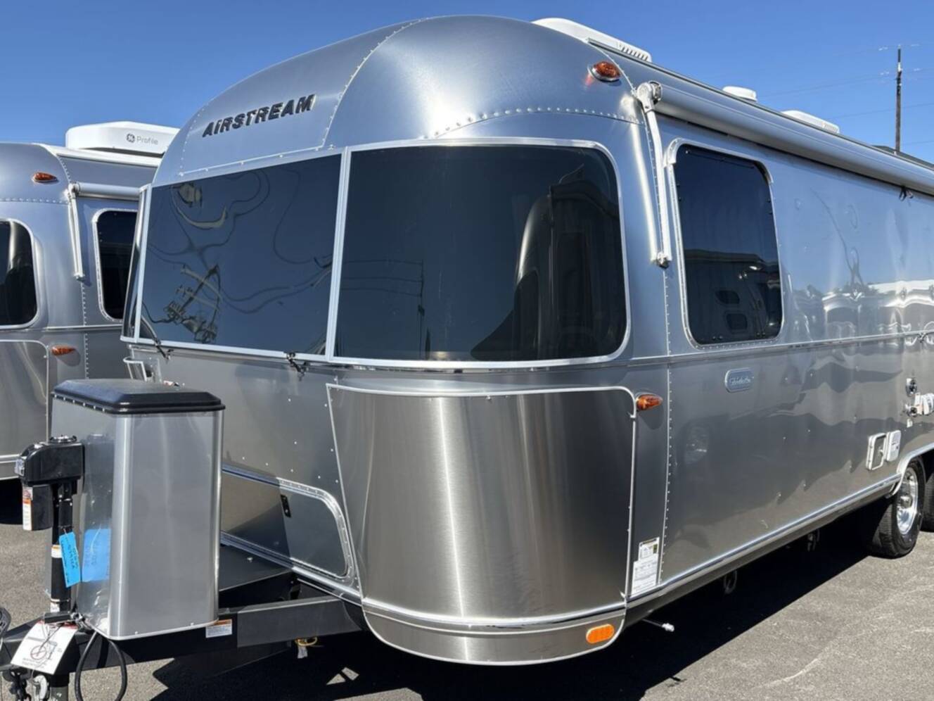 A photo of this 2026 Airstream Globetrotter 27FB