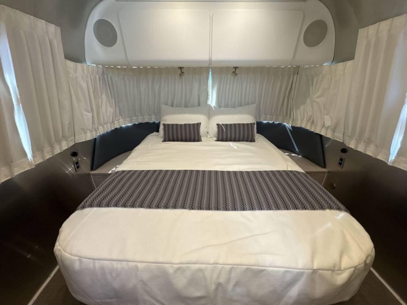 A photo of this 2026 Airstream Globetrotter 27FB