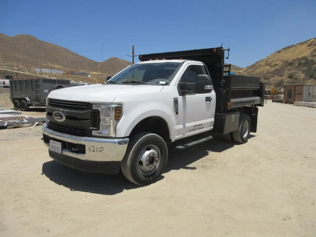 2019 FORD F350 XL in East Wareham, MA