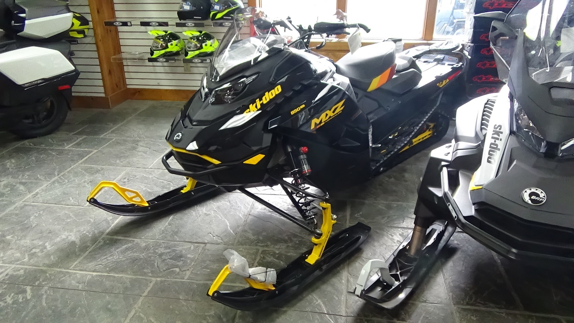 2027 Ski-Doo MXZ Adrenaline w/ Blizzard Package 137 850 E-TEC ES Ic 600R E-TEC 137 1.25 in bennington VT