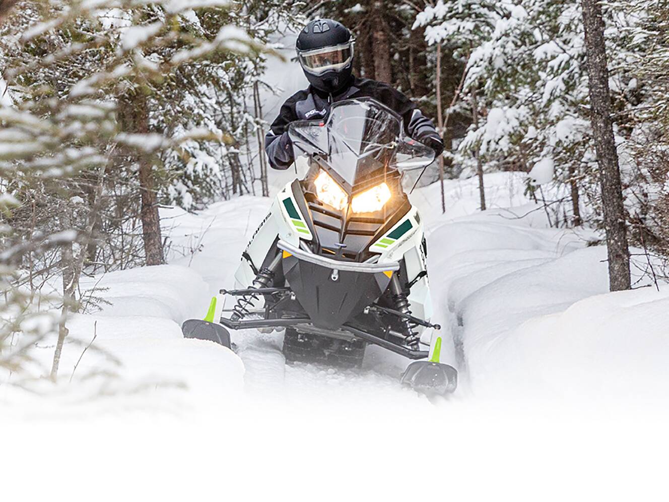 A photo of this 2025 Polaris 550 Voyageur 144 ES