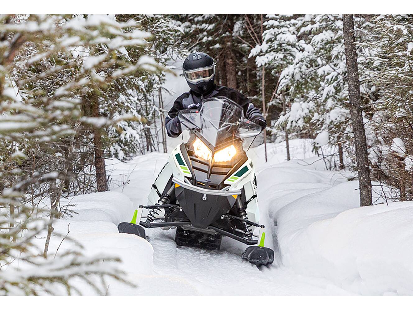 A photo of this 2025 Polaris 550 Voyageur 144 ES