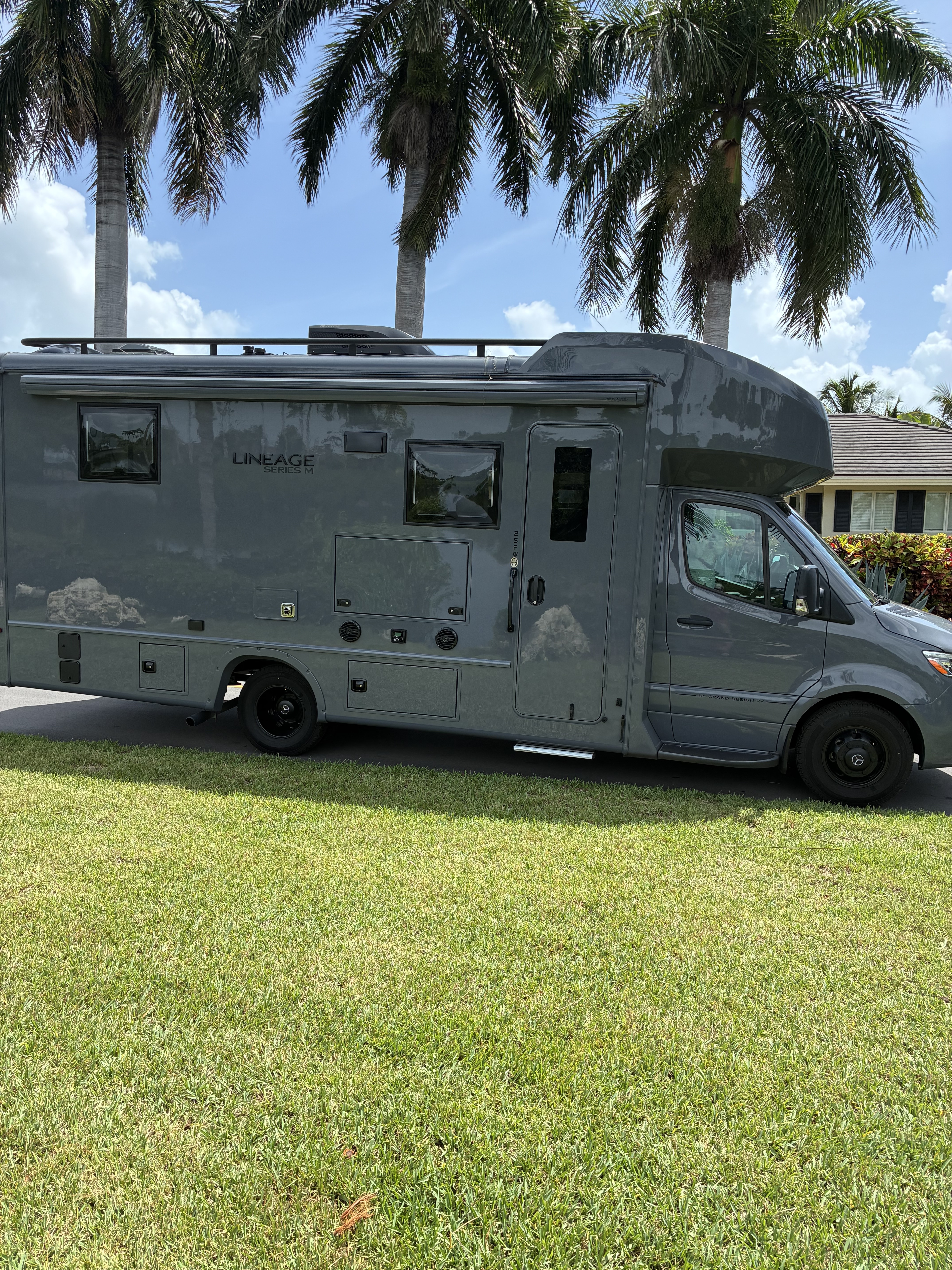 2027 Grand Design LINEAGE SERIES M 25FW in key largo FL