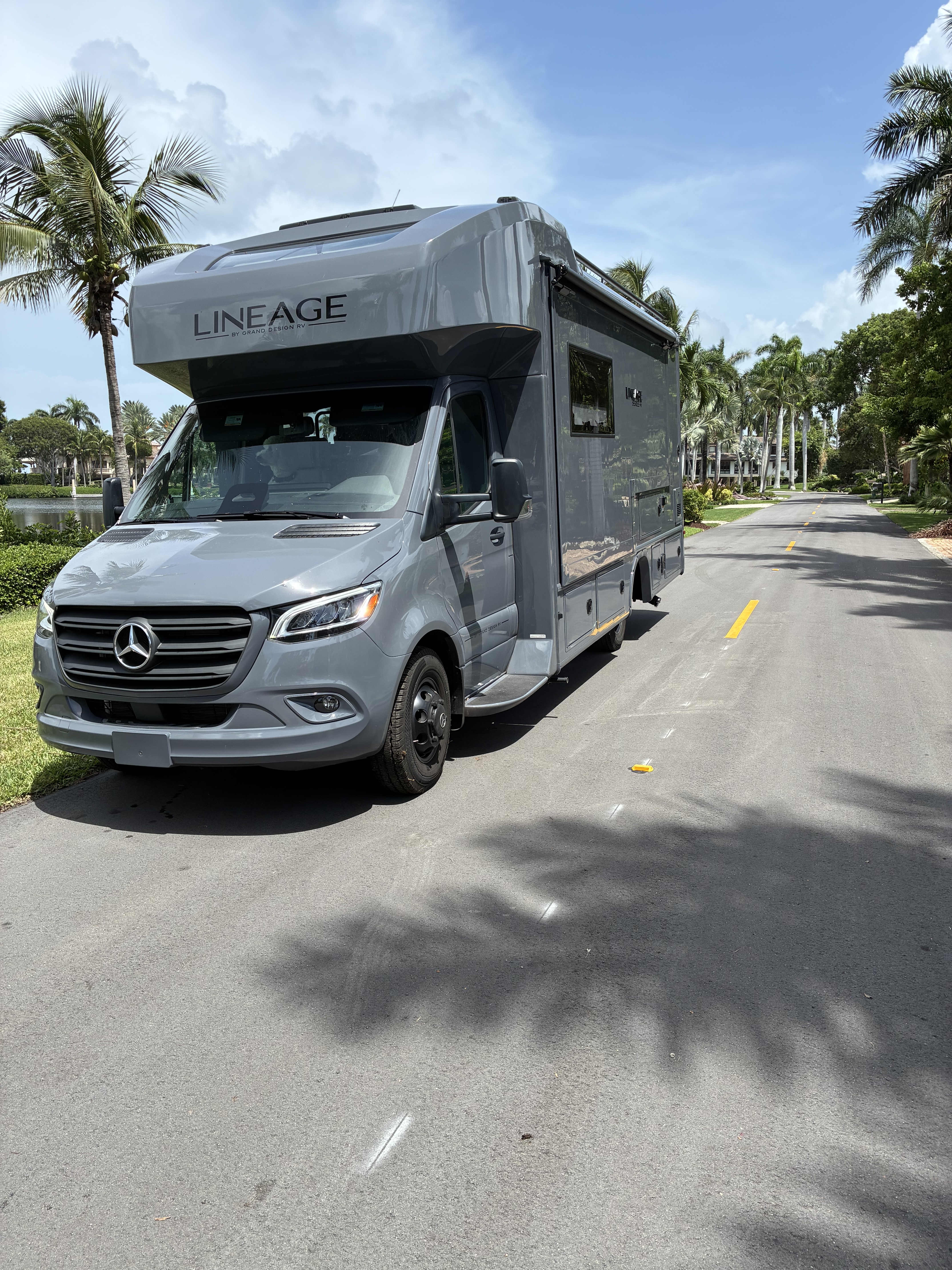 2027 Grand Design LINEAGE SERIES M 25FW 25FW RV