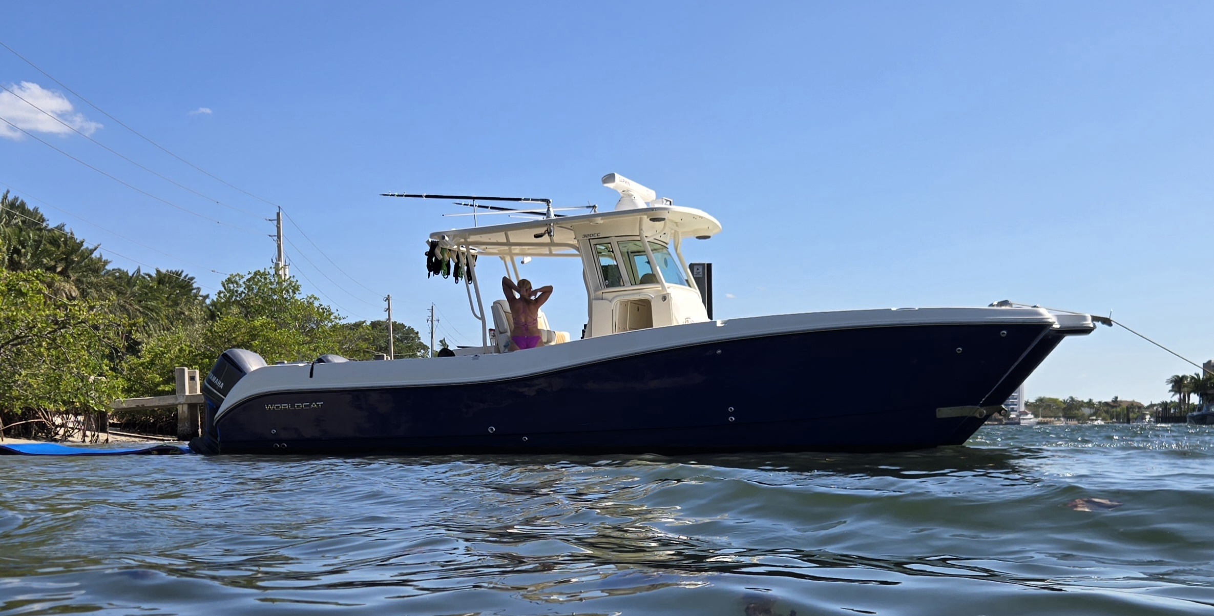 2015 World Cat 320 CENTER CONSOLE Center Console Boat boat