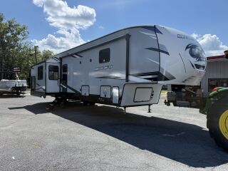 2022 FOREST RIVER CHEROKEE ARCTIC WOLF 3660 SUITE