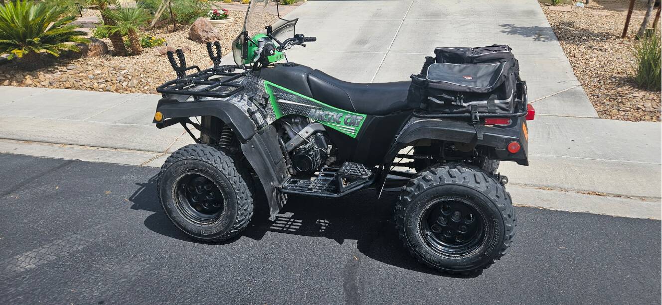 A photo of this 2005 Arctic Cat 500 4X4