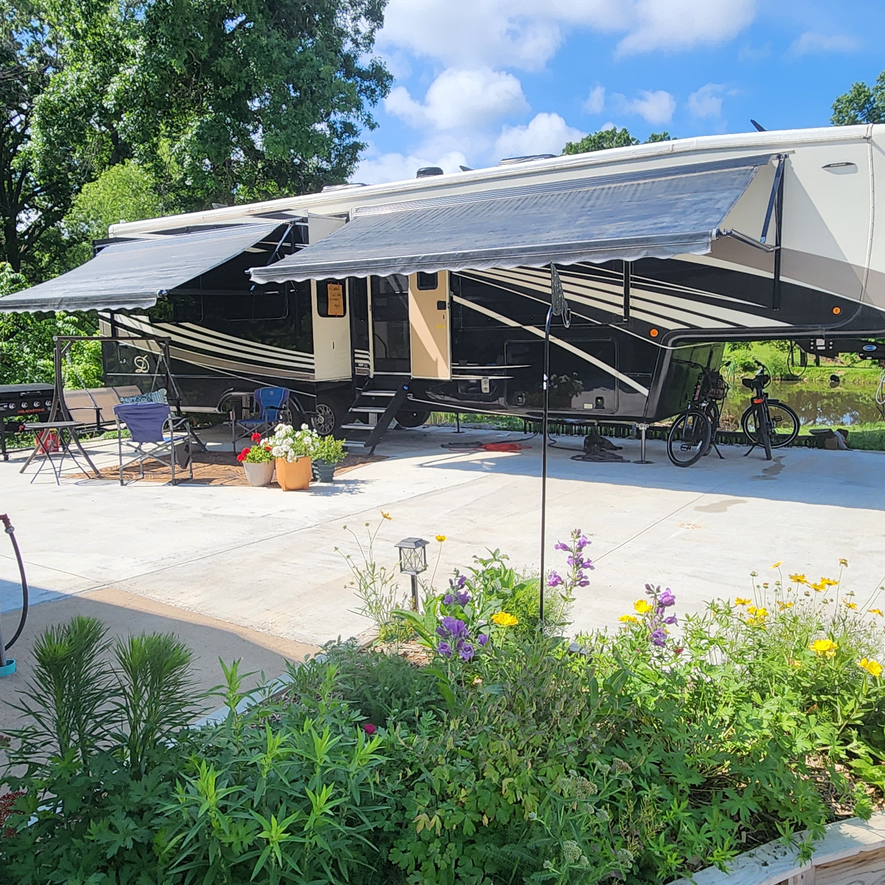 2021 DRV MOBILE SUITES 41RKDB RV