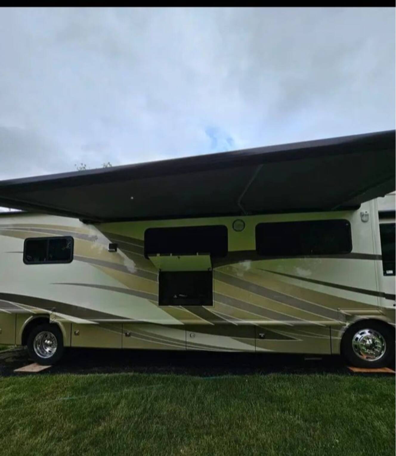 A photo of this 2013 Thor Motor Coach Tuscany XTE 40EX