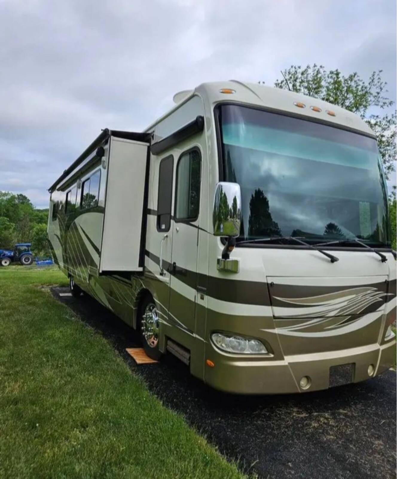A photo of this 2013 Thor Motor Coach Tuscany XTE 40EX