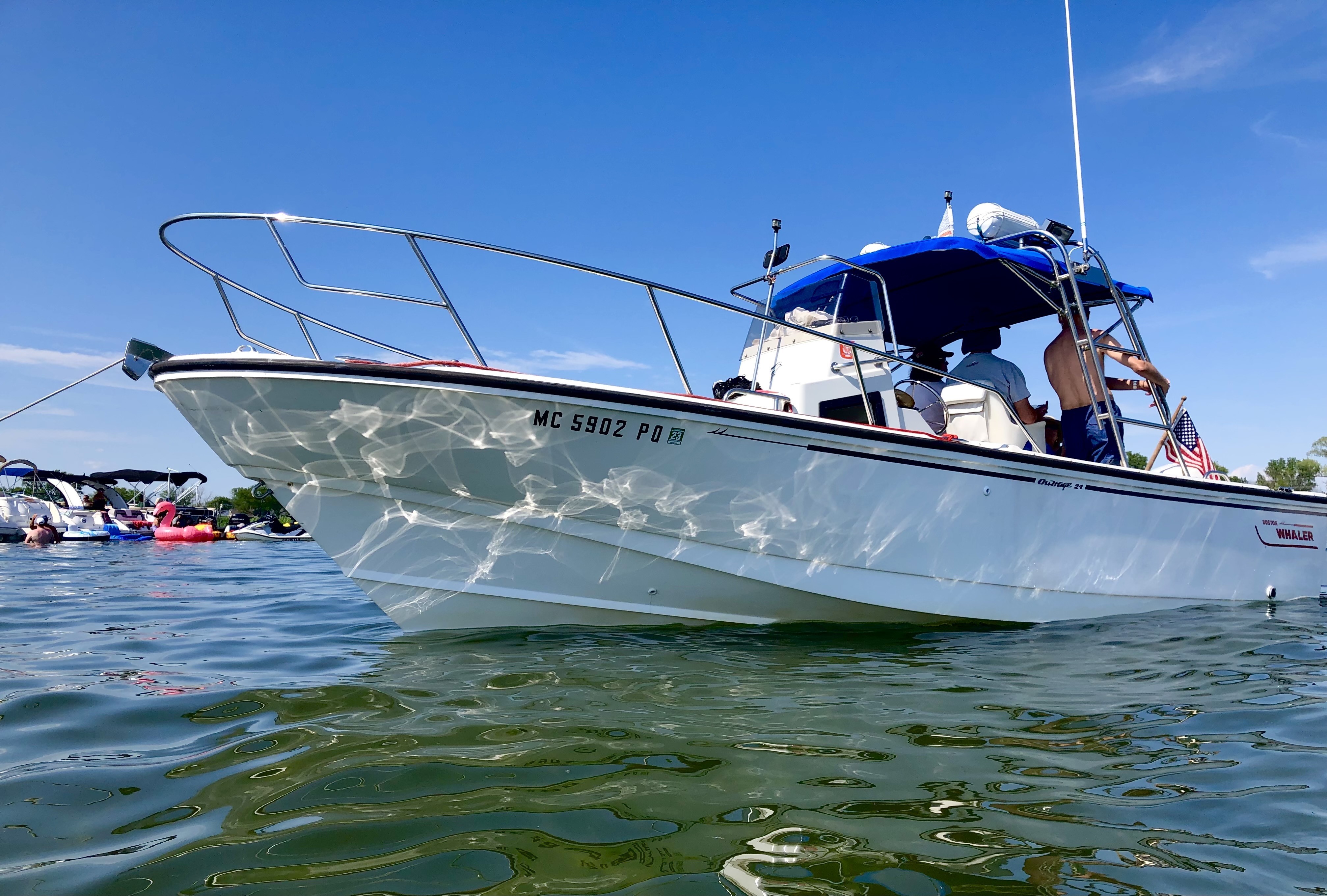 1994 Boston Whaler 240 OUTRAGE in grosse pointe MI