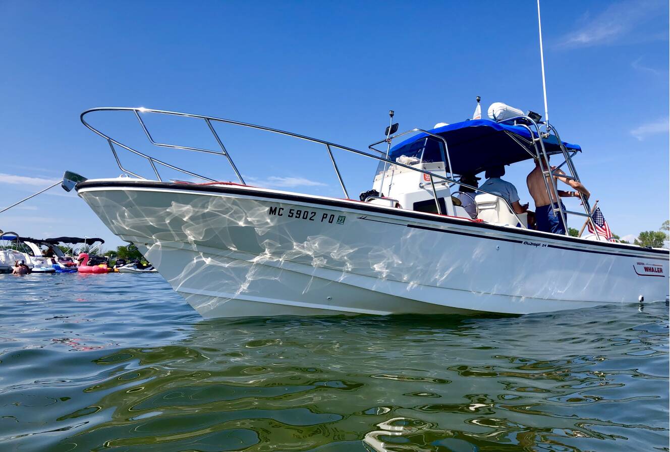 A photo of this 1994 Boston Whaler 240 OUTRAGE