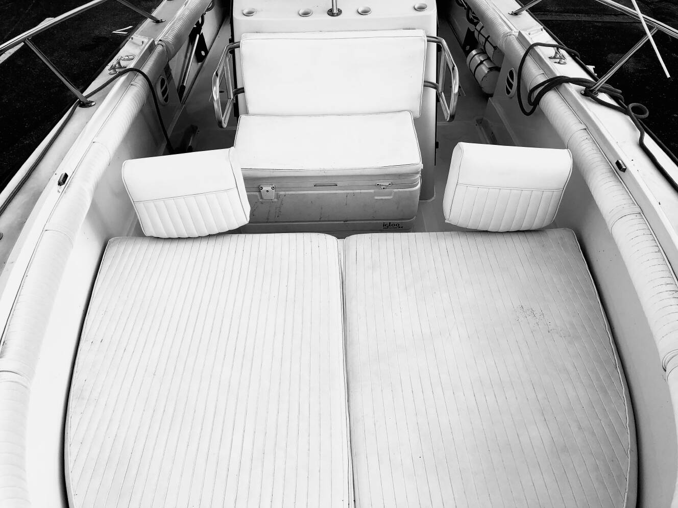 A photo of this 1994 Boston Whaler 240 OUTRAGE