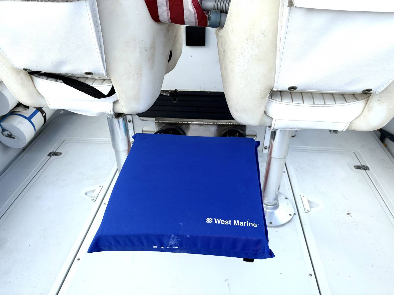 A photo of this 1994 Boston Whaler 240 OUTRAGE