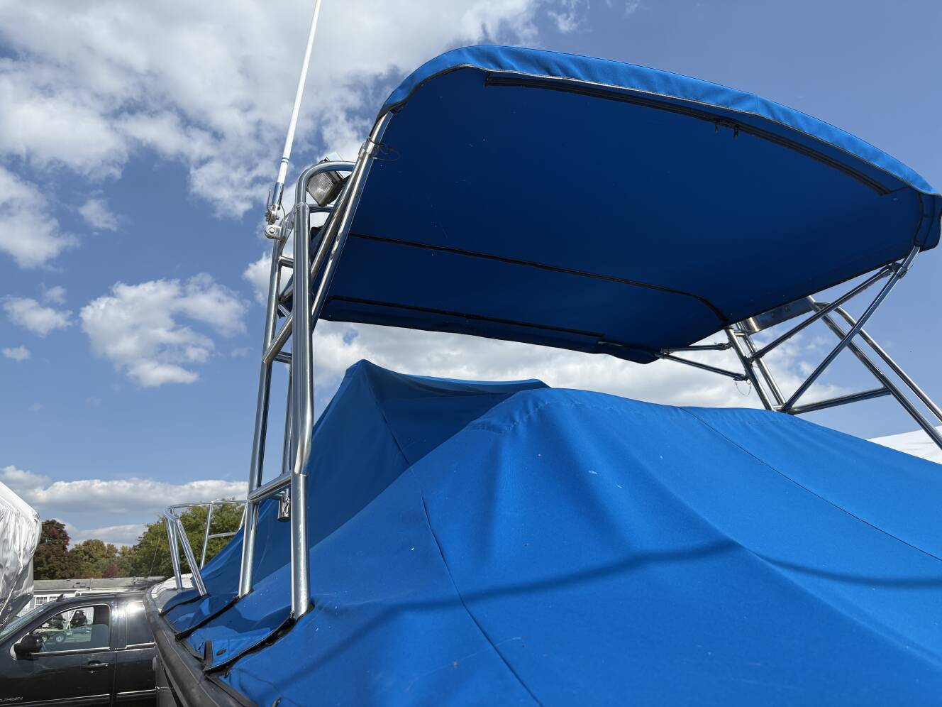 A photo of this 1994 Boston Whaler 240 OUTRAGE