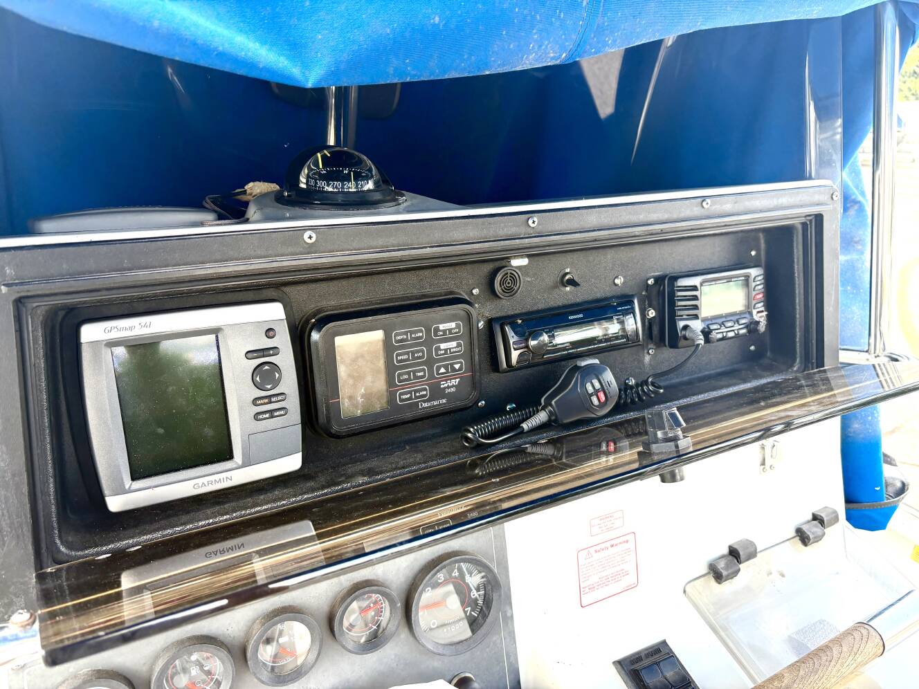 A photo of this 1994 Boston Whaler 240 OUTRAGE