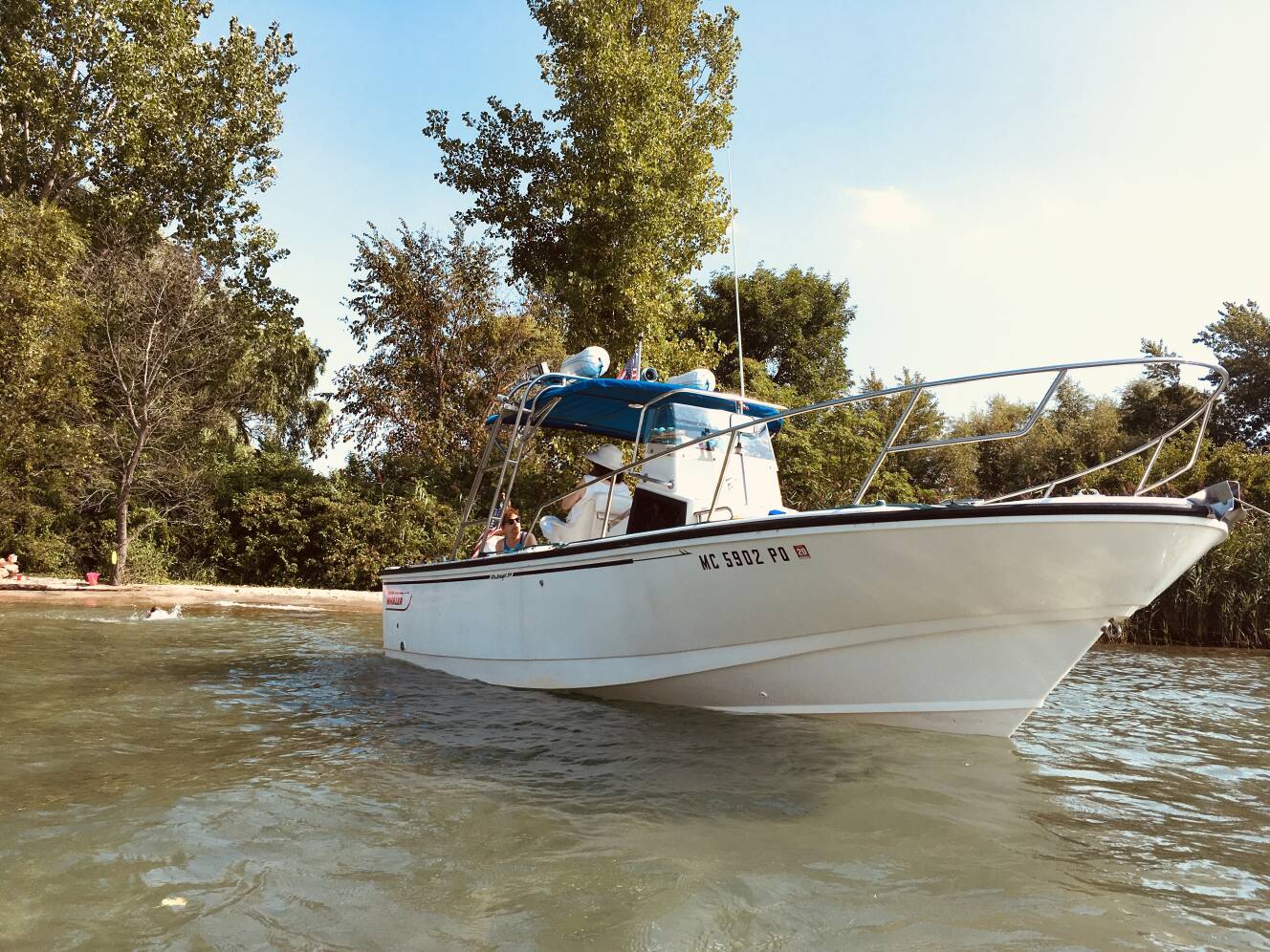 A photo of this 1994 Boston Whaler 240 OUTRAGE