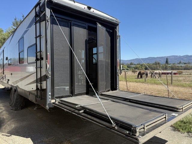2022 Grand Design MOMENTUM G-CLASS 29G in napa CA