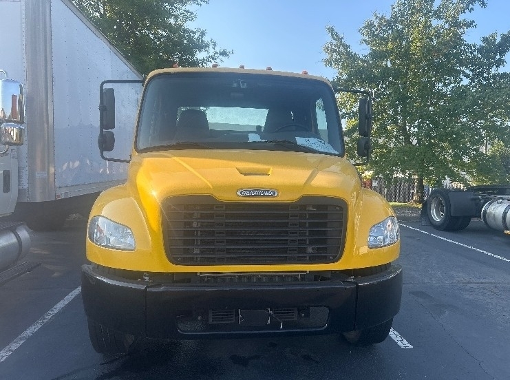 2022 Freightliner BUSINESS CLASS M2 106 in Louisville, KY