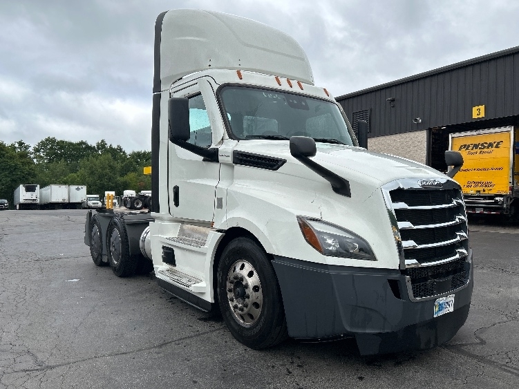 2022 Freightliner T12664ST in Jessup, PA