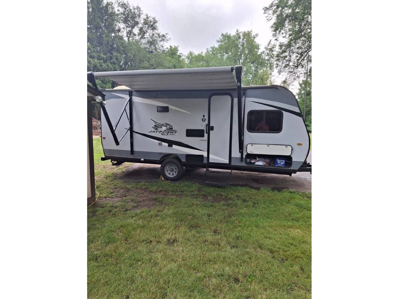 A photo of this 2021 Jayco Jay Flight SLX 184BS