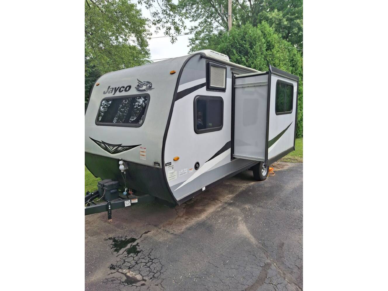 A photo of this 2021 Jayco Jay Flight SLX 184BS